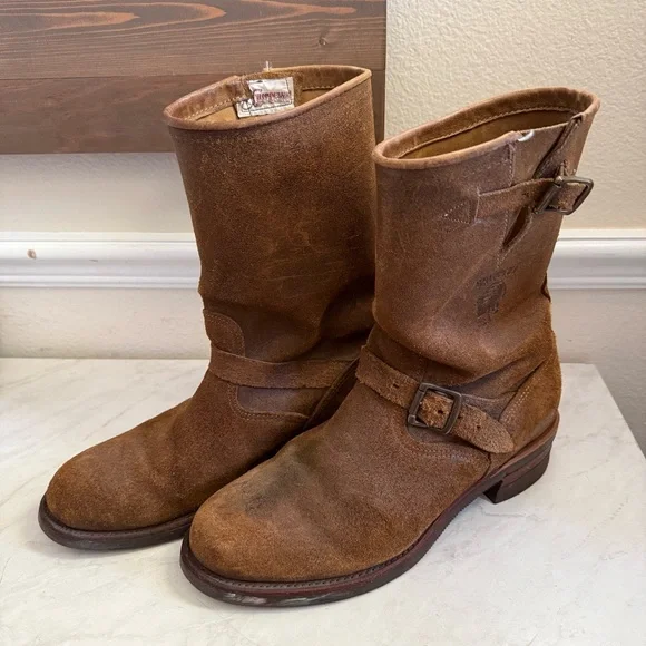 Chippewa Shoes Chippewa 2791 Engineer Suede Roughout Pull On